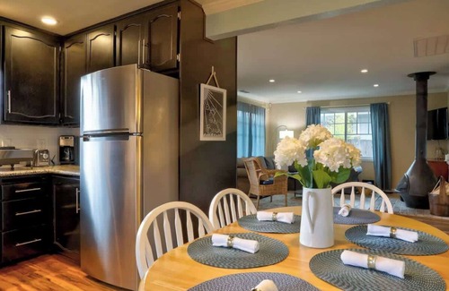 Aptos Cottage | Spruce Beach Cottage - Walk to beach