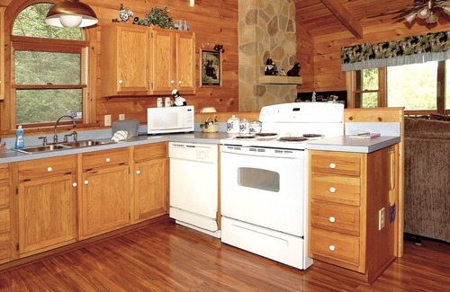 Cosby Cabin | Spruce Lane - 2 Bedrooms, 2 Baths, Sleeps 6 Cabin by RedAwning