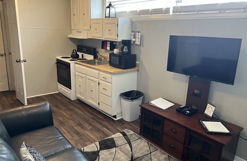 Bluewell Apartment | Spurrier Unit 10 Cozy 1 Bedroom 1 Bath Pets Welcome