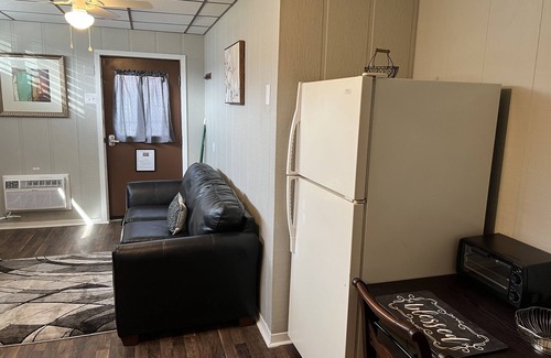 Bluewell Apartment | Spurrier Unit 10 Cozy 1 Bedroom 1 Bath Pets Welcome