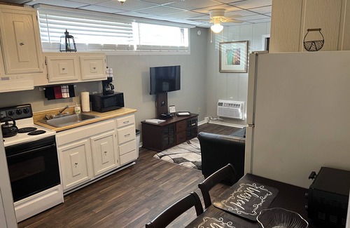 Bluewell Apartment | Spurrier Unit 10 Cozy 1 Bedroom 1 Bath Pets Welcome