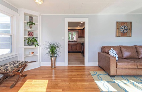 Pond Cove House | Spurwink Meadows Homestead Property perched amongst tranquil pastoral farmland