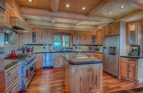 Mineral Bluff Cabin | SpyGlass- Pet Friendly | Hot Tub | Helicopter Pad | Gated In Ground Pool