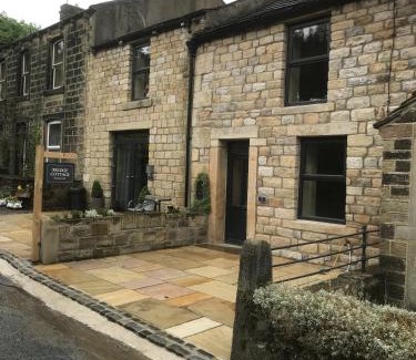 Cowling House | Squirrel cottage