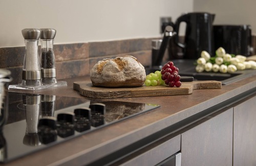 Tetbury Apartment | Squirrel Cottage is a perfect romantic getaway for two, having been lovingly renovated and fully mod