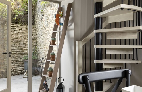 Tetbury Apartment | Squirrel Cottage is a perfect romantic getaway for two, having been lovingly renovated and fully mod