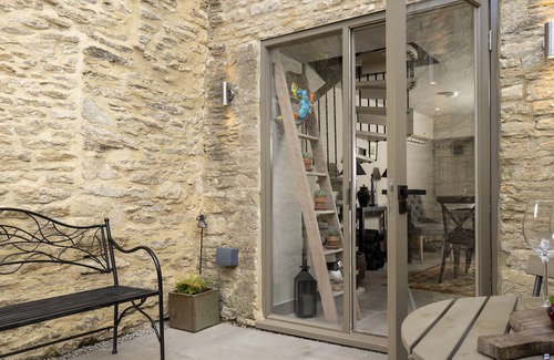 Tetbury Apartment | Squirrel Cottage is a perfect romantic getaway for two, having been lovingly renovated and fully mod