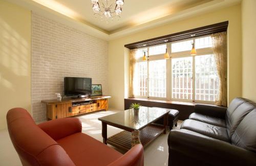 Guanshan Bed & Breakfast | Squirrel House