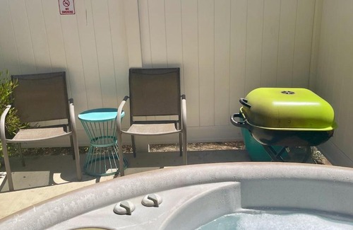 Oakhurst House | Squirrel View Hot tub BBQ Patio Shuffle Board