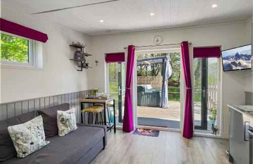 South Molton Cabin | Squirrels Lodge