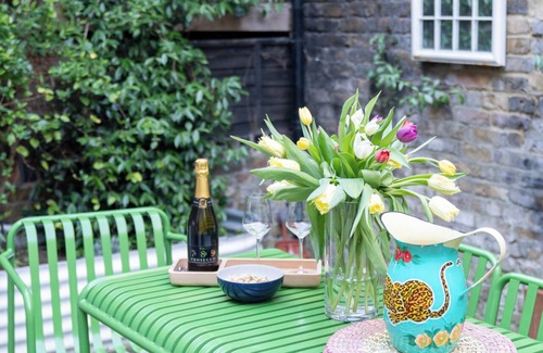 Harrow Road Apartment | SR Niru Experience Stylish Garden Getaway