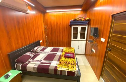 North Nada Hotel | Sree guruvayoorappan inn