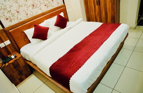 Hyderabad Hotel | Sri Saaradhi Grand