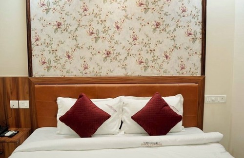 Hyderabad Hotel | Sri Saaradhi Grand