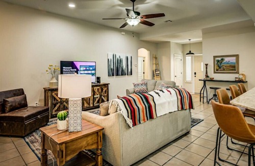 Las Cruces House | Sstar · Newly Renovated Home - Relax, Work, or Family Time