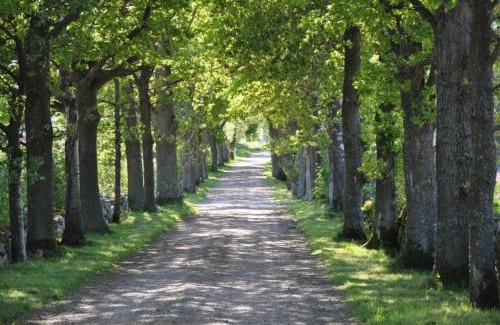 Fagelmara Villa | Stålemara Gård Lilla gula huset på landet