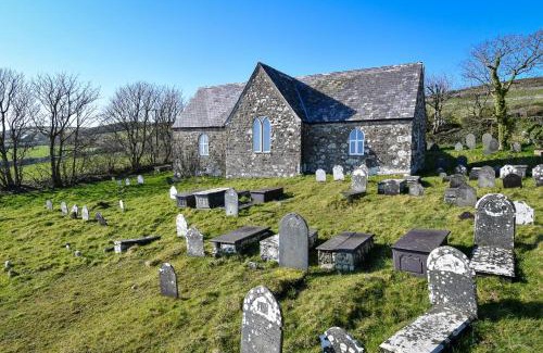 Garn Fadryn House | St Aelrhiws Church