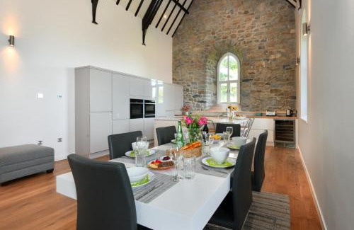 Garn Fadryn House | St Aelrhiws Church