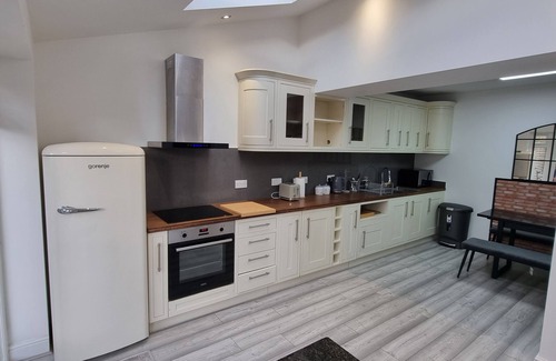 London Colney Apartment | St Albans Stylish Suite With Kitchenette