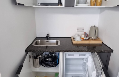 London Colney Apartment | St Albans Stylish Suite With Kitchenette
