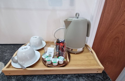 London Colney Apartment | St Albans Stylish Suite With Kitchenette