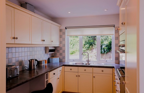 St. Mawes Cottage | St Anthony Cottage - a holiday home that sleeps 6 guests in 3 bedrooms