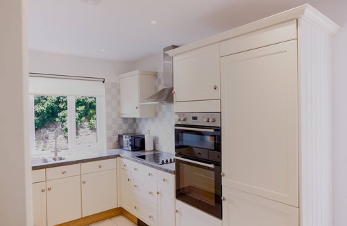 St. Mawes Cottage | St Anthony Cottage - a holiday home that sleeps 6 guests in 3 bedrooms