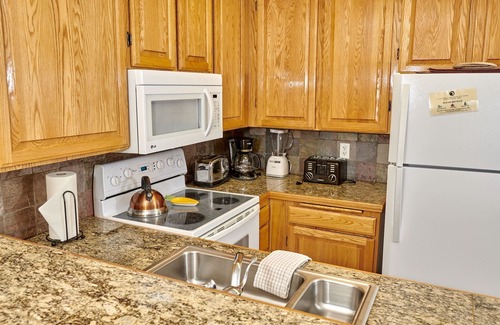 Mammoth Lakes Condo | St. Anton Courtyard View 2-bedroom Condos w/Pool & Jacuzzi