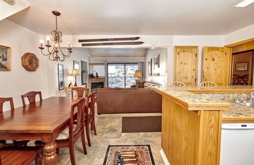 Mammoth Lakes Condo | St. Anton Courtyard View 2-bedroom Condos w/Pool & Jacuzzi