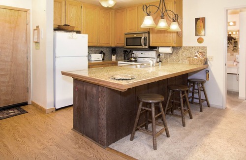 Mammoth Lakes Condo | St. Anton Courtyard View 2-bedroom Condos w/Pool & Jacuzzi