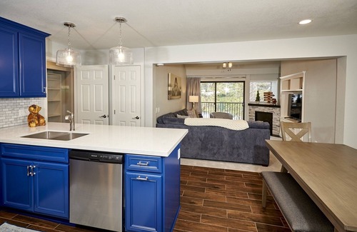 Mammoth Lakes Condo | St. Anton Courtyard View 2-bedroom Condos w/two Oversized Jacuzzi Spas