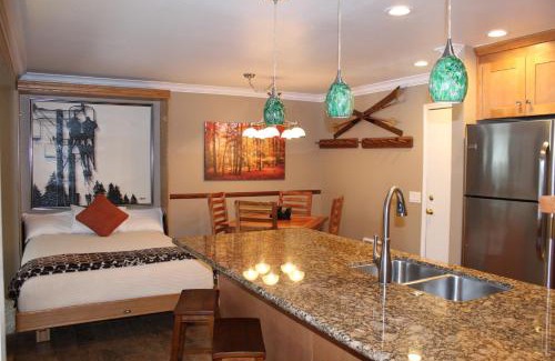 Mammoth Lakes Apartment | St Anton Courtyard View 1-Bedroom Condos with Dry Sauna