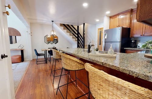 Mammoth Lakes Condo | St. Anton Getaway - Shared Bbq, Pool & Hot Tub