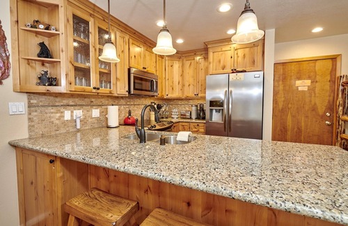Mammoth Lakes Condo | St. Anton Street View Ski-in/out 1-bedroom Condo