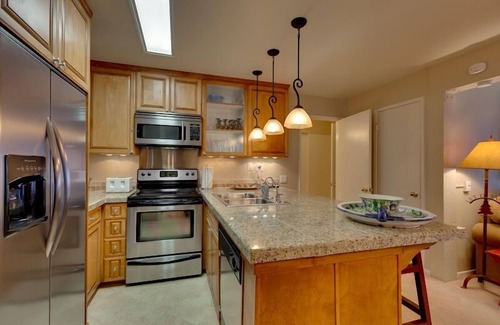 Mammoth Lakes Condo | St. Anton Street View 2-bedroom Condo w/Full Kitchen