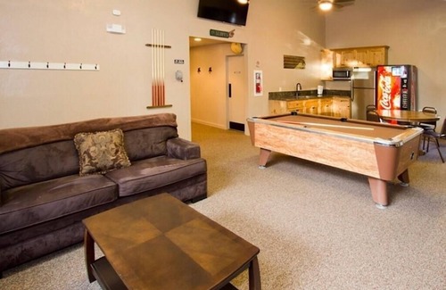 Mammoth Lakes Condo | St. Anton Street View 2-bedroom Condo w/Full Kitchen