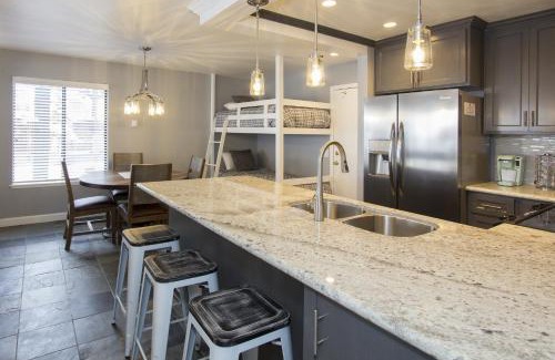 Mammoth Lakes Apartment | St Anton Street View Ski-In & Out 1-Bedroom Condo