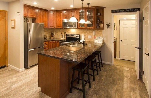 Mammoth Lakes Condo | St. Anton Wooded View 2-bedroom Condos w/Ski Lockers