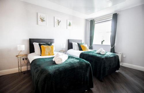 Swindon Apartment | St Austell Central Location Long Stay Free Parking