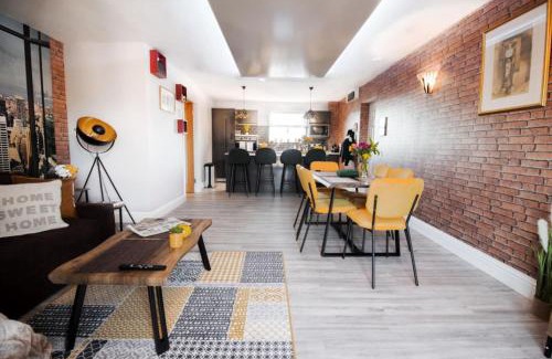 Swindon Apartment | St Austell Central Location Long Stay Free Parking