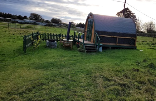 Stenalees Cabin | St Austell Glamping Pod with Spa Pool and Pets Ok