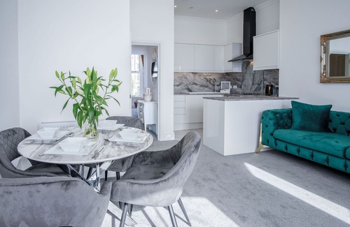 Tenby Apartment | St Catherine's View - 2 Bedroom - Panorama - Tenby