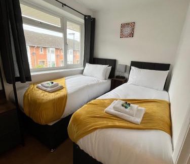 Portswood Apartment | St Denys 2 bedroom flat, Convenient location next to station, Great for contractors