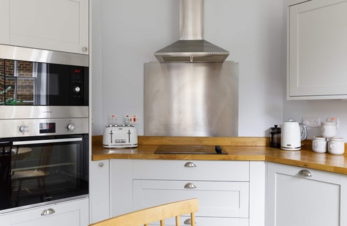 Chichester Cottage | St Faith's - Chichester Cathedral - sleeps 7 guests in 4 bedrooms
