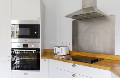 Chichester Cottage | St Faith's - Chichester Cathedral - sleeps 7 guests in 4 bedrooms