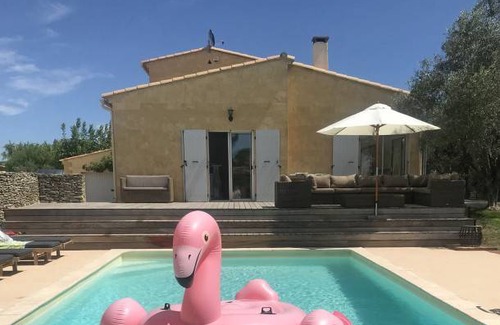 Saint-Quentin-la-Poterie Villa | Stylish Villa in South of France with Private Swimming Pool