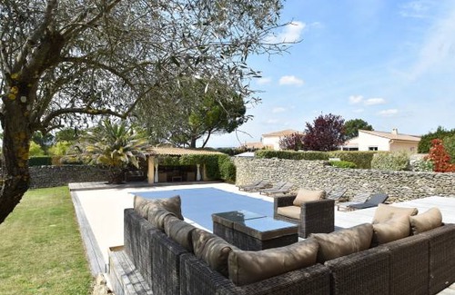 Saint-Quentin-la-Poterie Villa | Stylish Villa in South of France with Private Swimming Pool