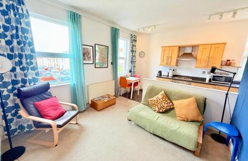 Hanham Apartment | St George's Cool City Flat