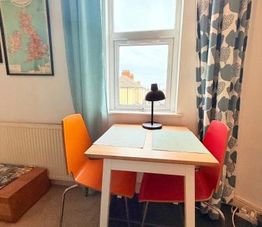 Hanham Apartment | St George's Cool City Flat