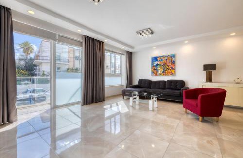 Swieqi Apartment | St Georges Bay Oasis Steps from the Beach
